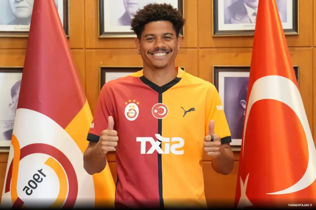 Galatasaray'da tarihi bir an! Görülmemiş bir transfer gerçekleşti