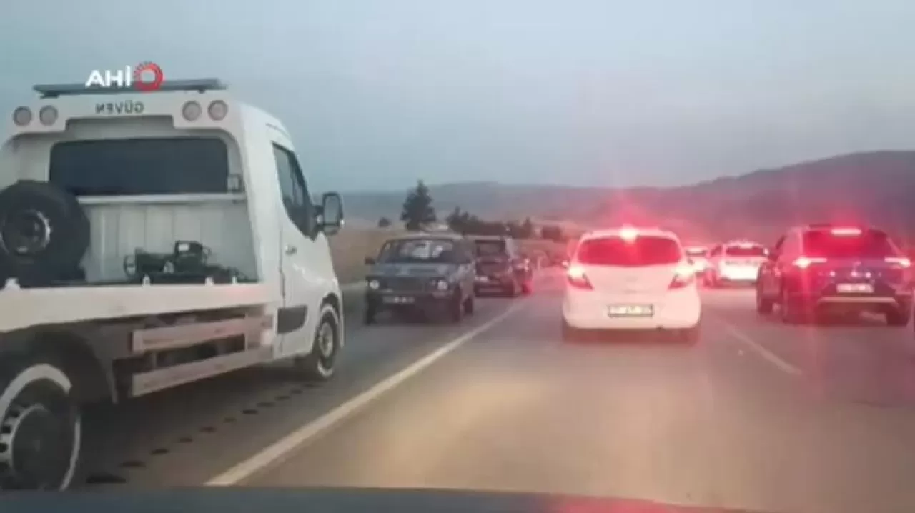 Elmadağ'da Şiddetli Yağmur Sonrası 20 Araçlık Zincirleme Kaza! Detaylar Ortaya Çıktı...