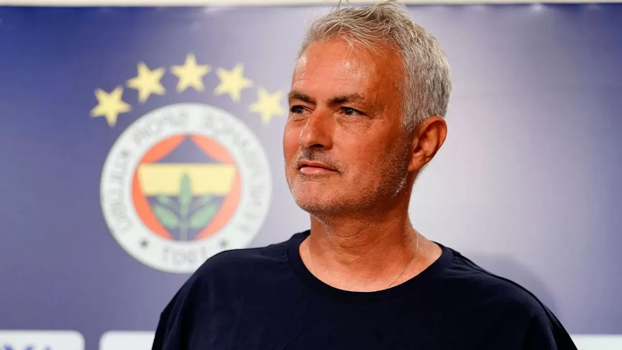 Fenerbahçe'nin Teknik Direktörü Mourinho, Şampiyonlar Ligi'nde Yer Almayı Hedefliyor!