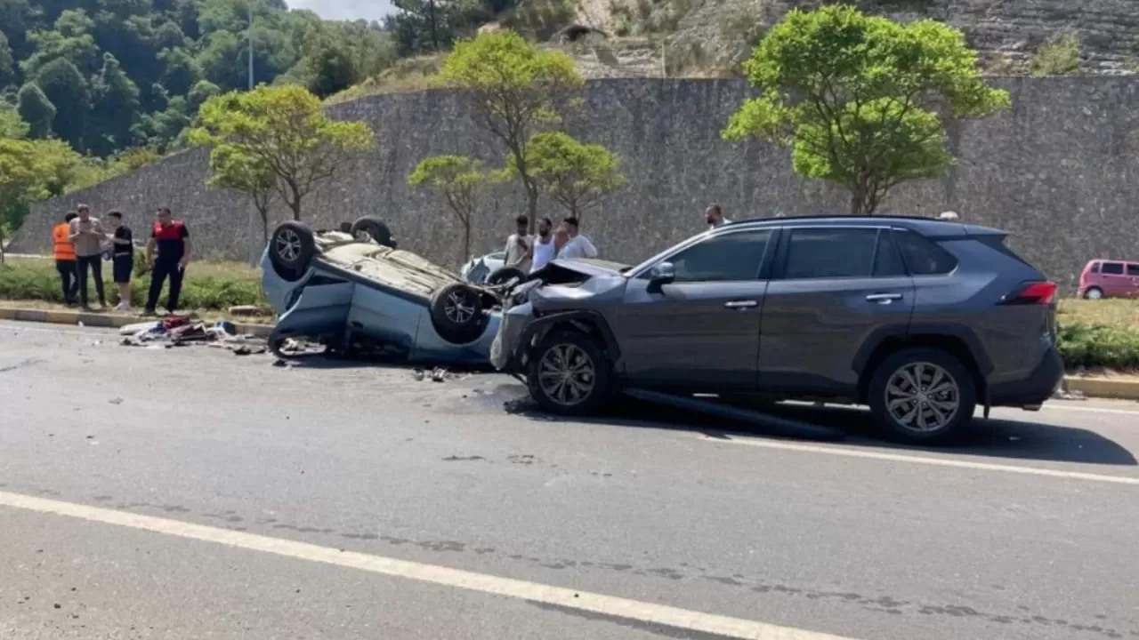 Zonguldak'ta Meydana Gelen Trafik Kazasında Çok Sayıda Kişi Yaralandı, Olay Yerinde Büyük Kargaşa