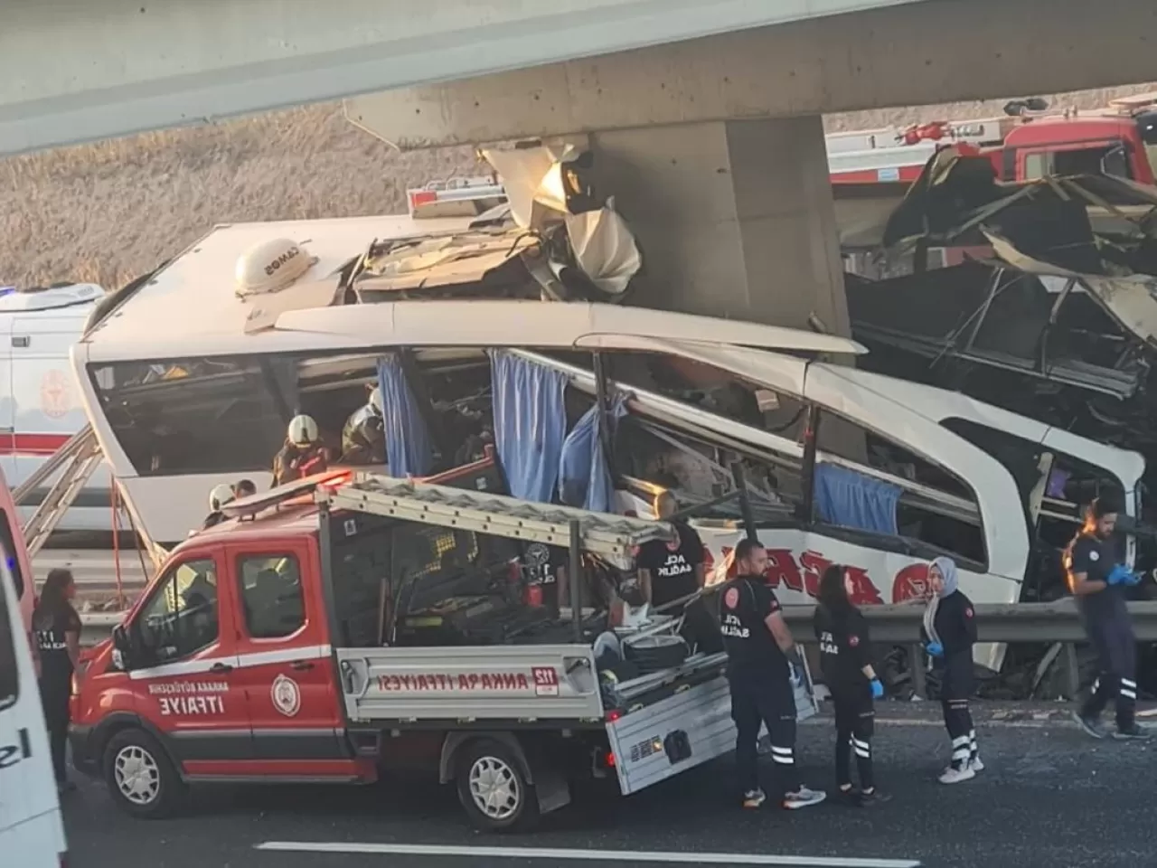 Ankara'da otobüs köprüye çarptı: 9 kişi hayatını kaybetti