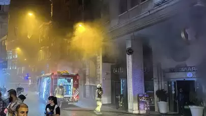 Beyoğlu'nda Korkunç Anlar! Bir Otelden Yangın Haberi Geldi.