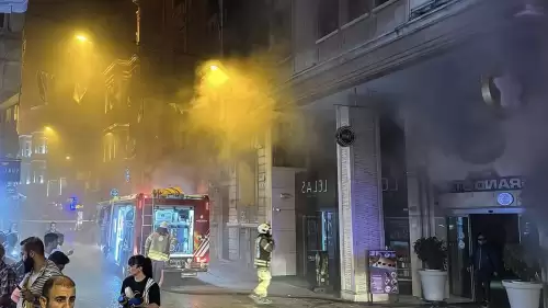 Beyoğlu'nda Korkunç Anlar! Bir Otelden Yangın Haberi Geldi.