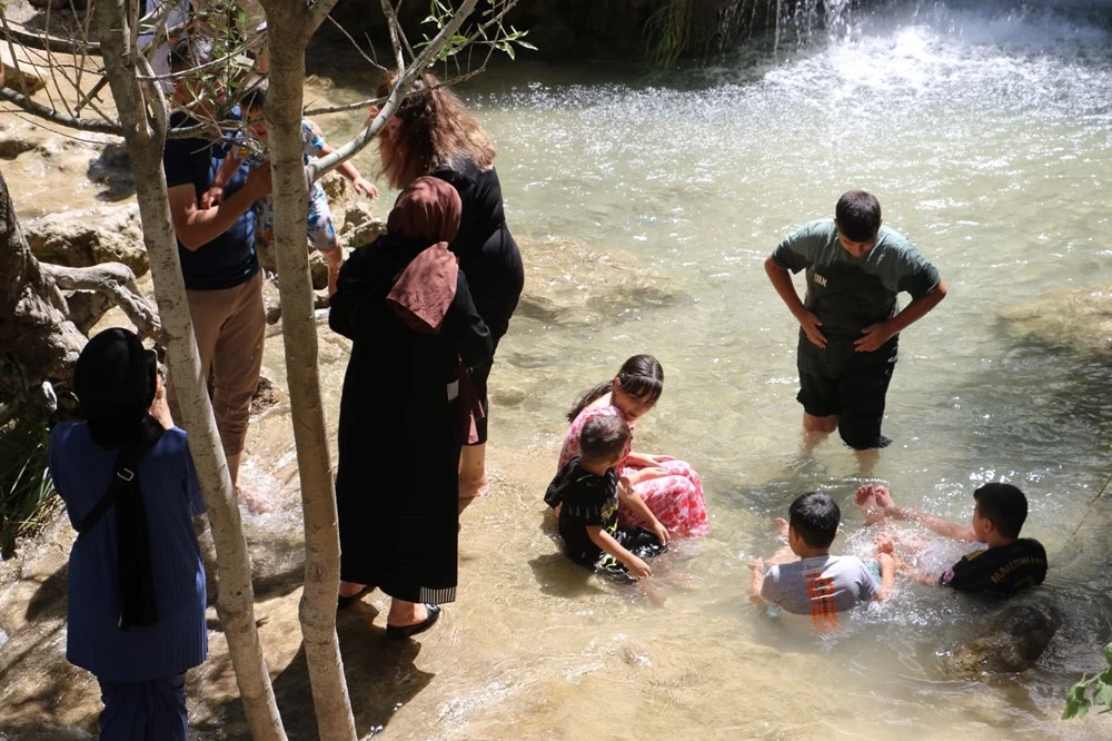 Şehir merkezine yaklaşık 35 kilometre uzaklıkta sıcaktan bunalmış bir kişi, serinlemek için doğruca oraya koştu!