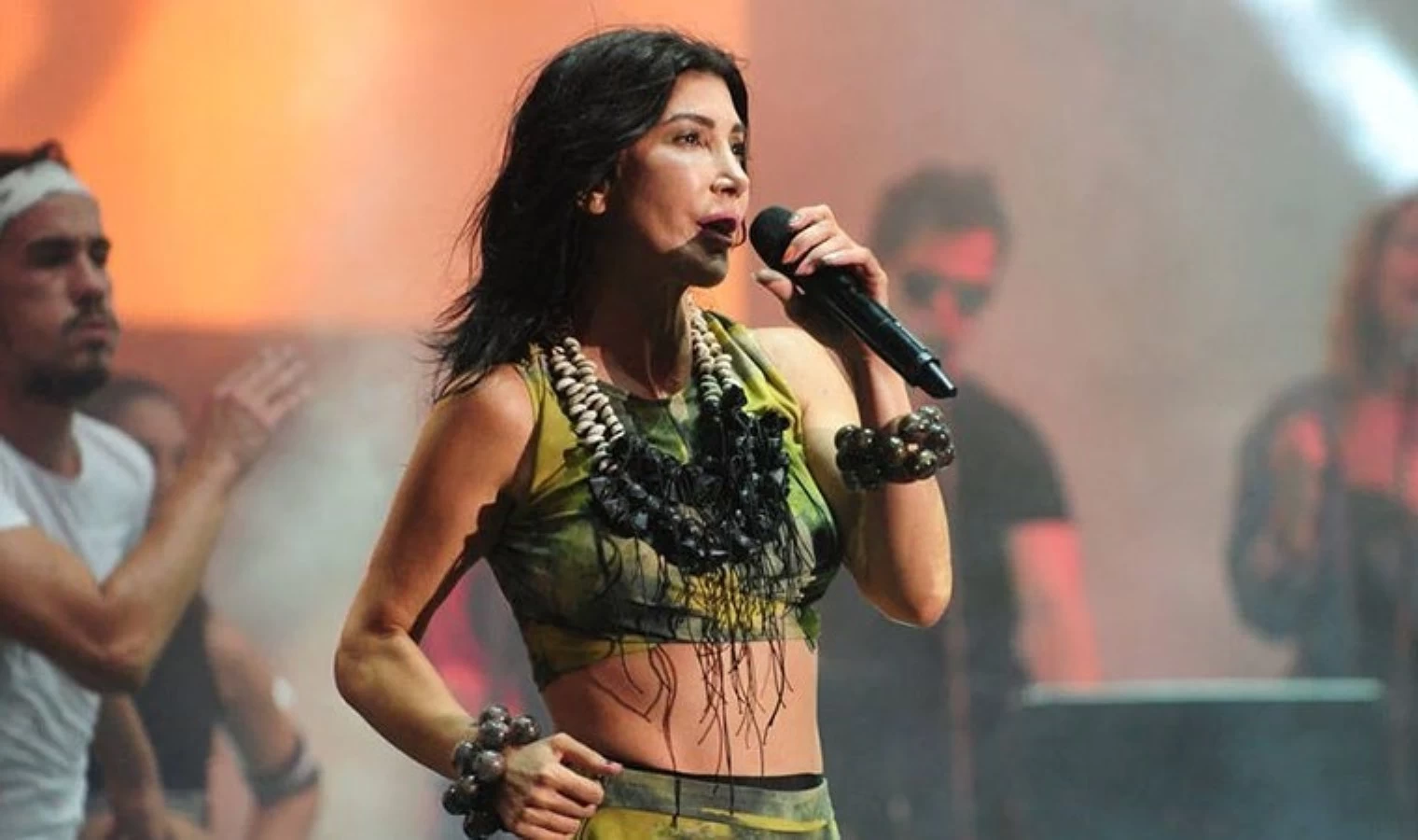 Hande Yener, 'çıplaklık' konusundaki tepkisini dile getirdi: 'İran'a git, orada yaşa!'