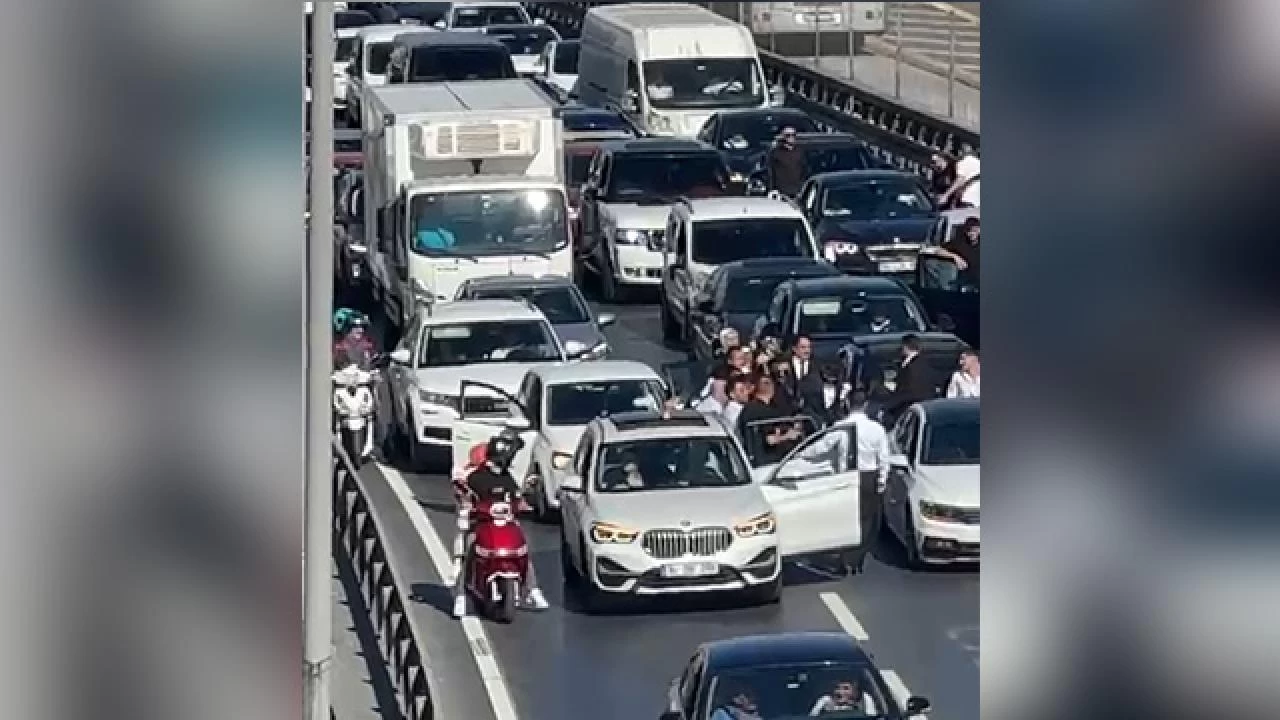 İstanbul'da trafiği engelleyen düğün konvoyu yapan 5 kişi polis tarafından yakalandı