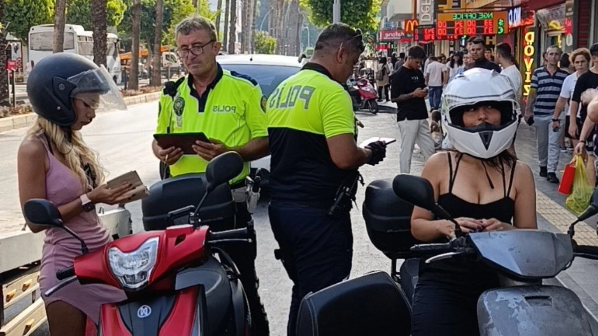 Antalya'da 2 saatte motosikletlilere ceza yağdı